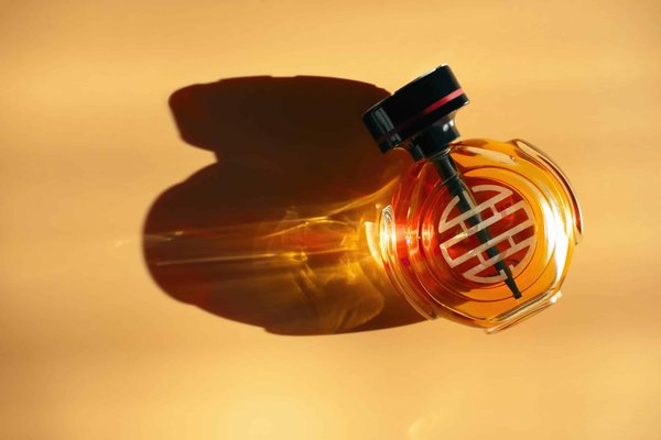 Quels sont les défis du marketing digital pour les marques de bijoux fabriqués à partir de matériaux recyclés ?